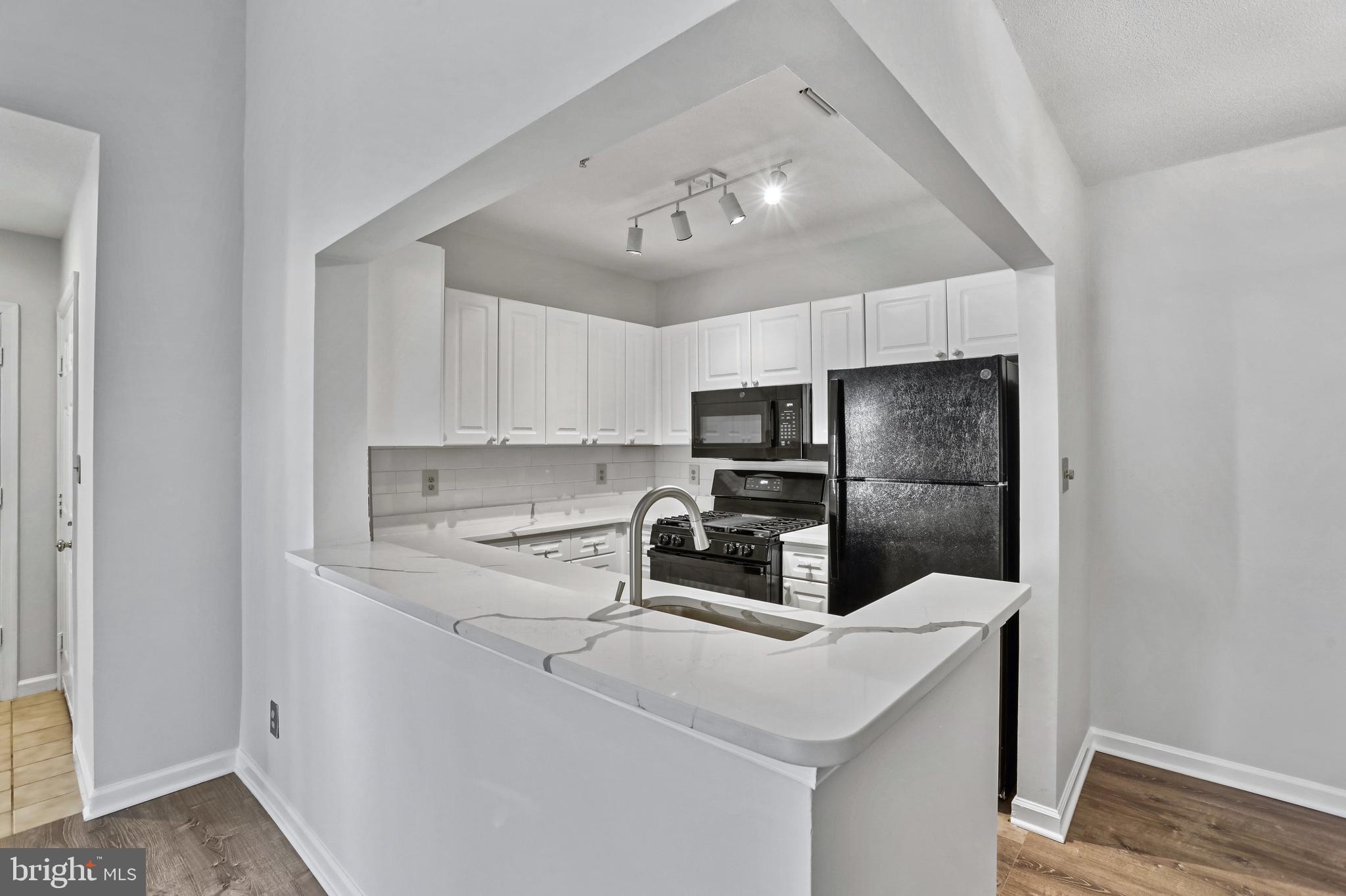 20311 Beechwood Ter #302