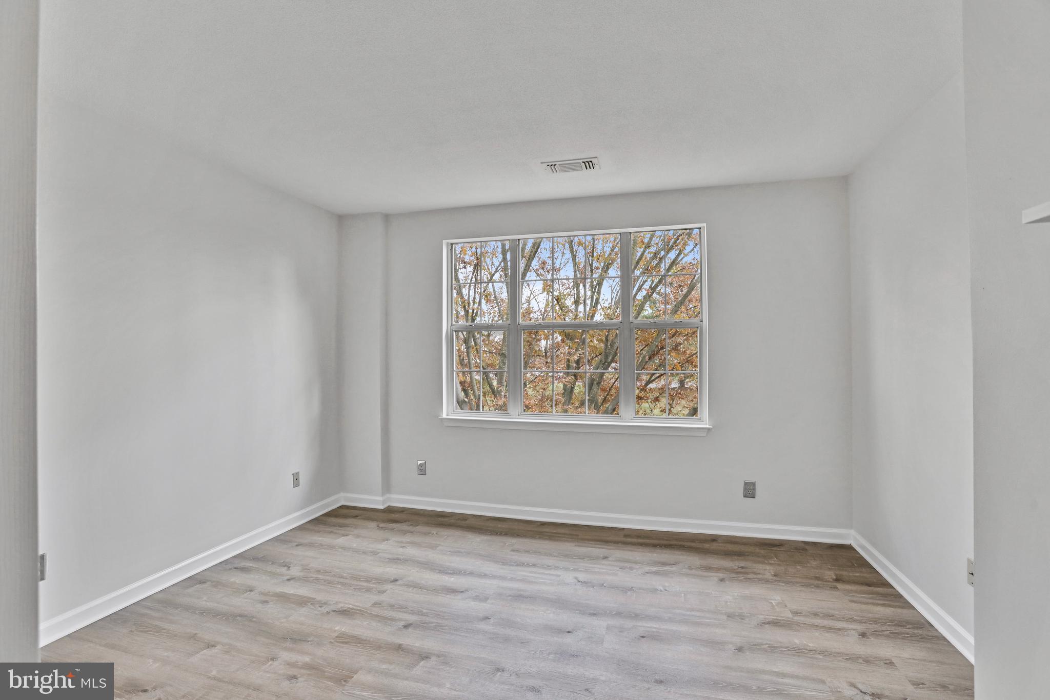 20311 Beechwood Ter #302