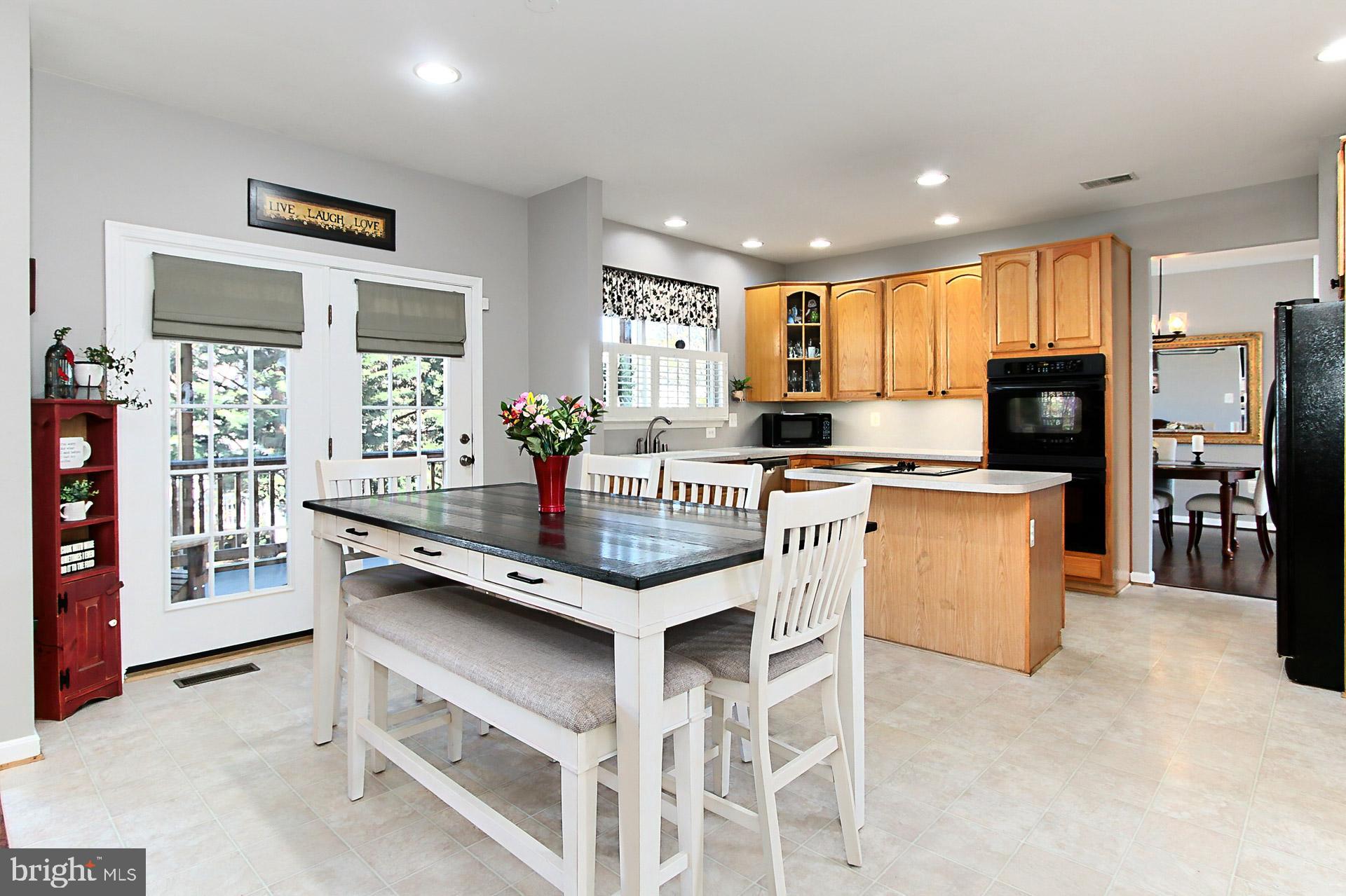 305 E Declaration Ct