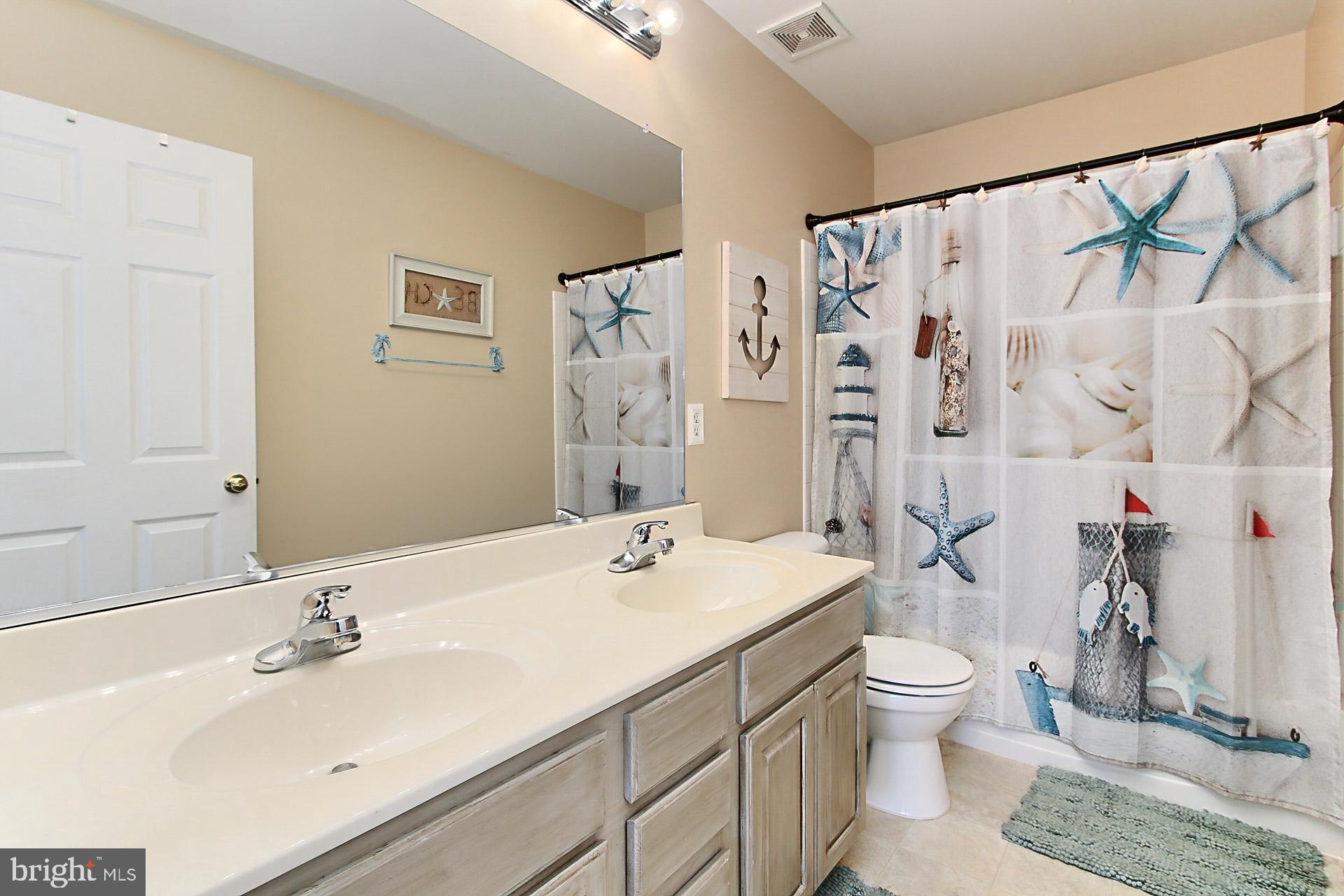 305 E Declaration Ct