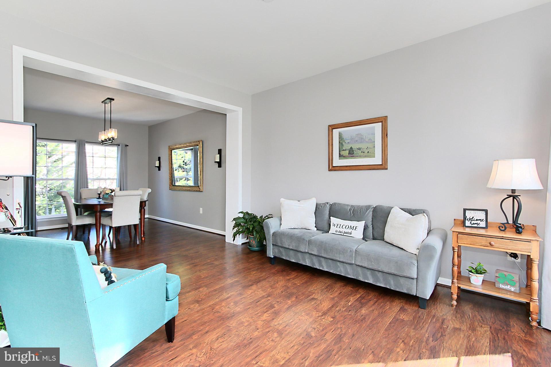 305 E Declaration Ct