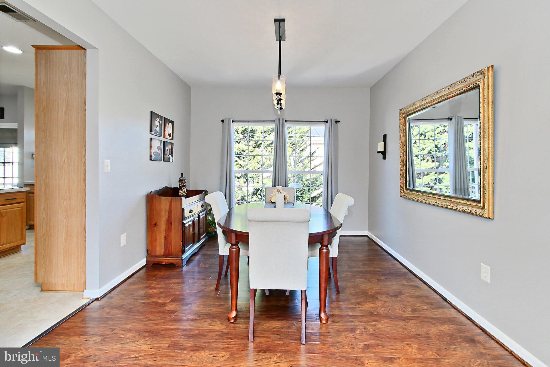 305 E Declaration Ct