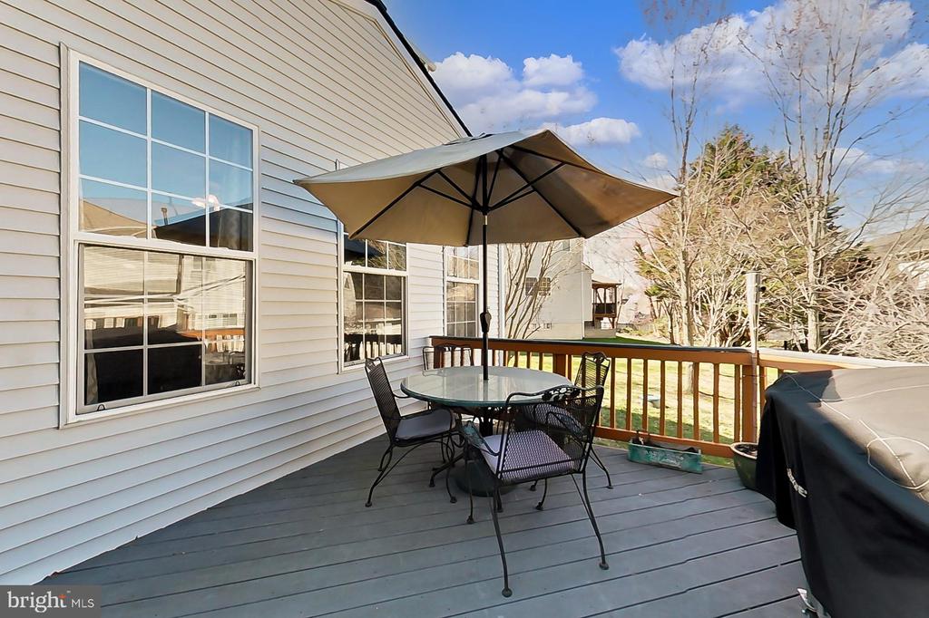 305 E Declaration Ct