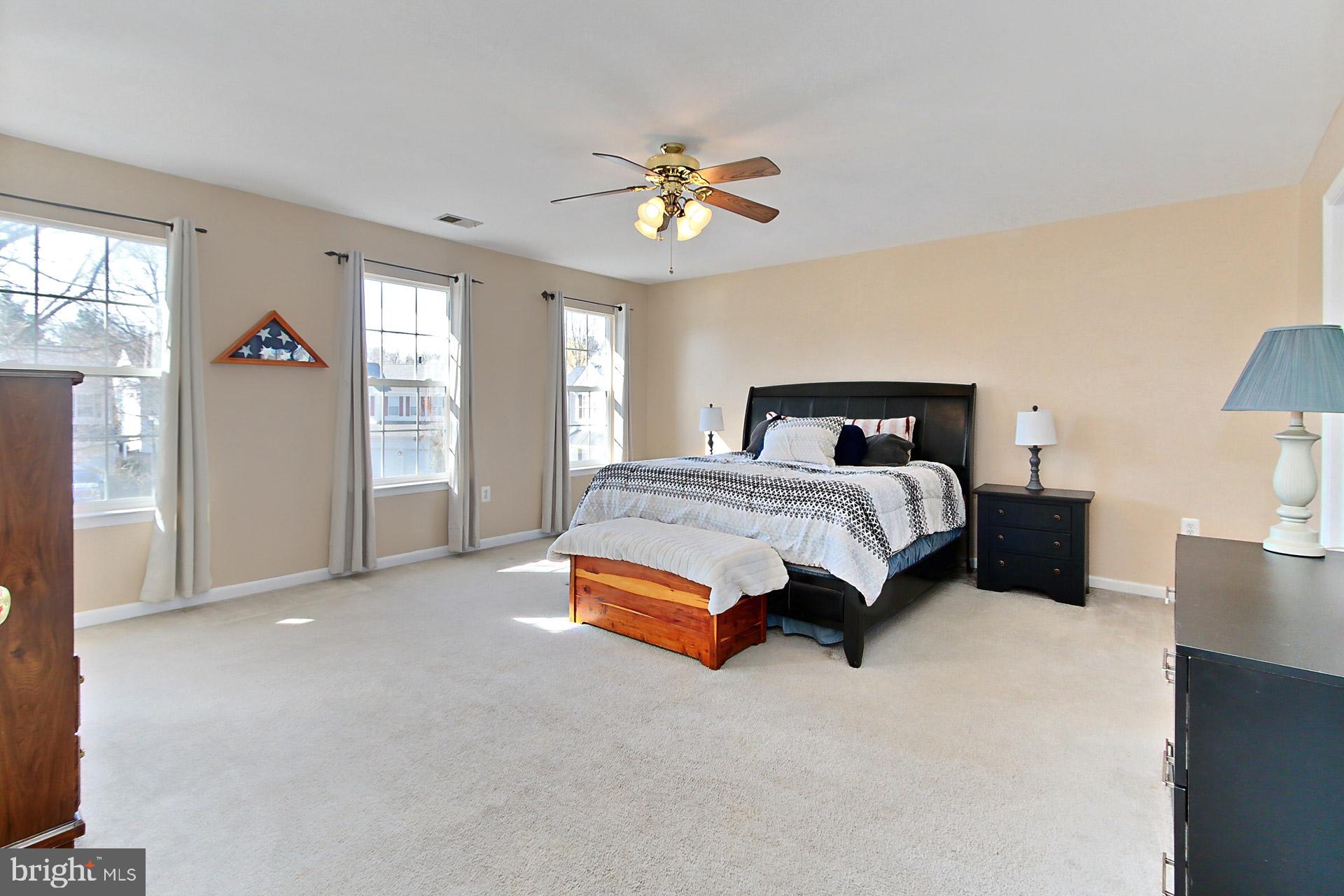 305 E Declaration Ct