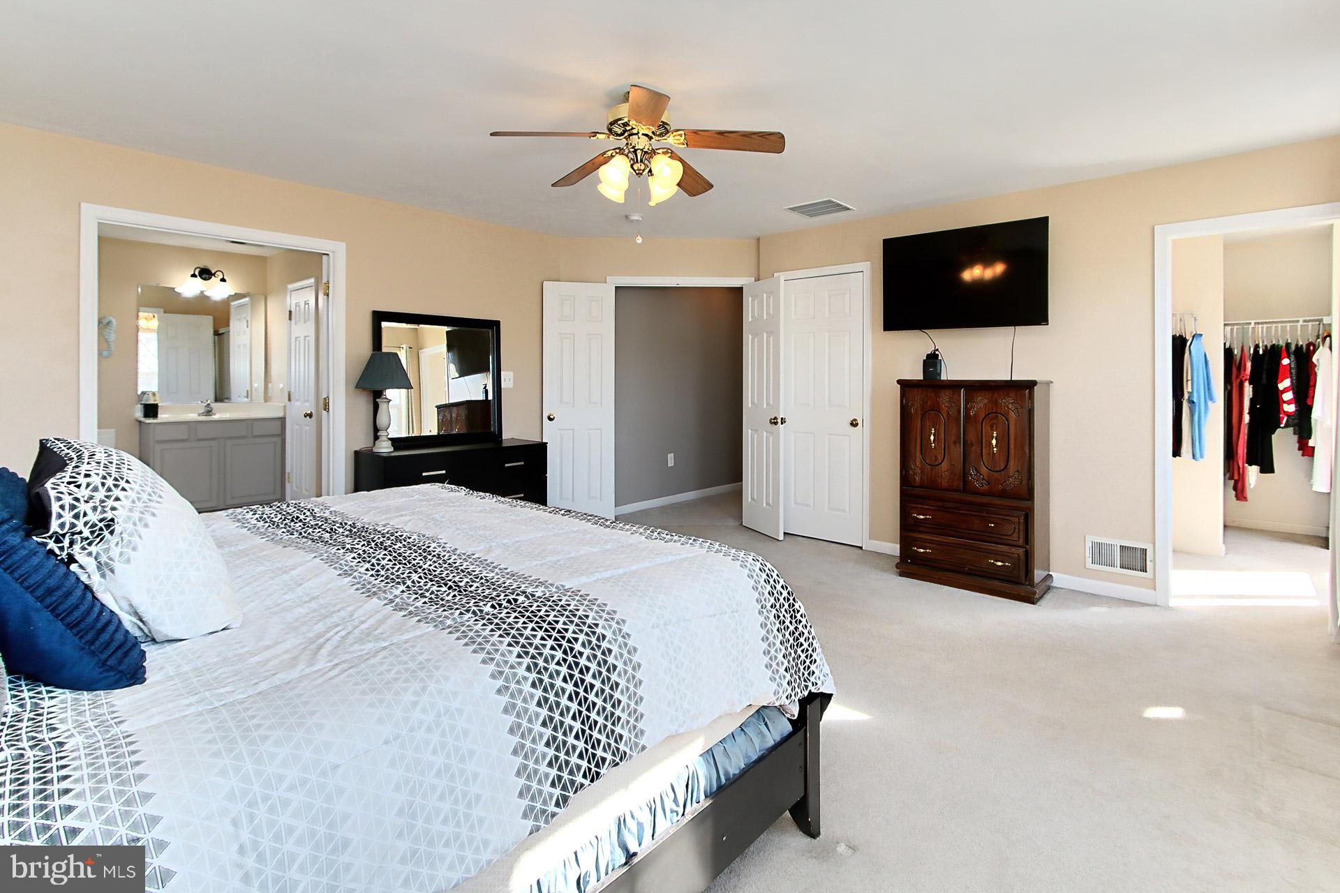 305 E Declaration Ct