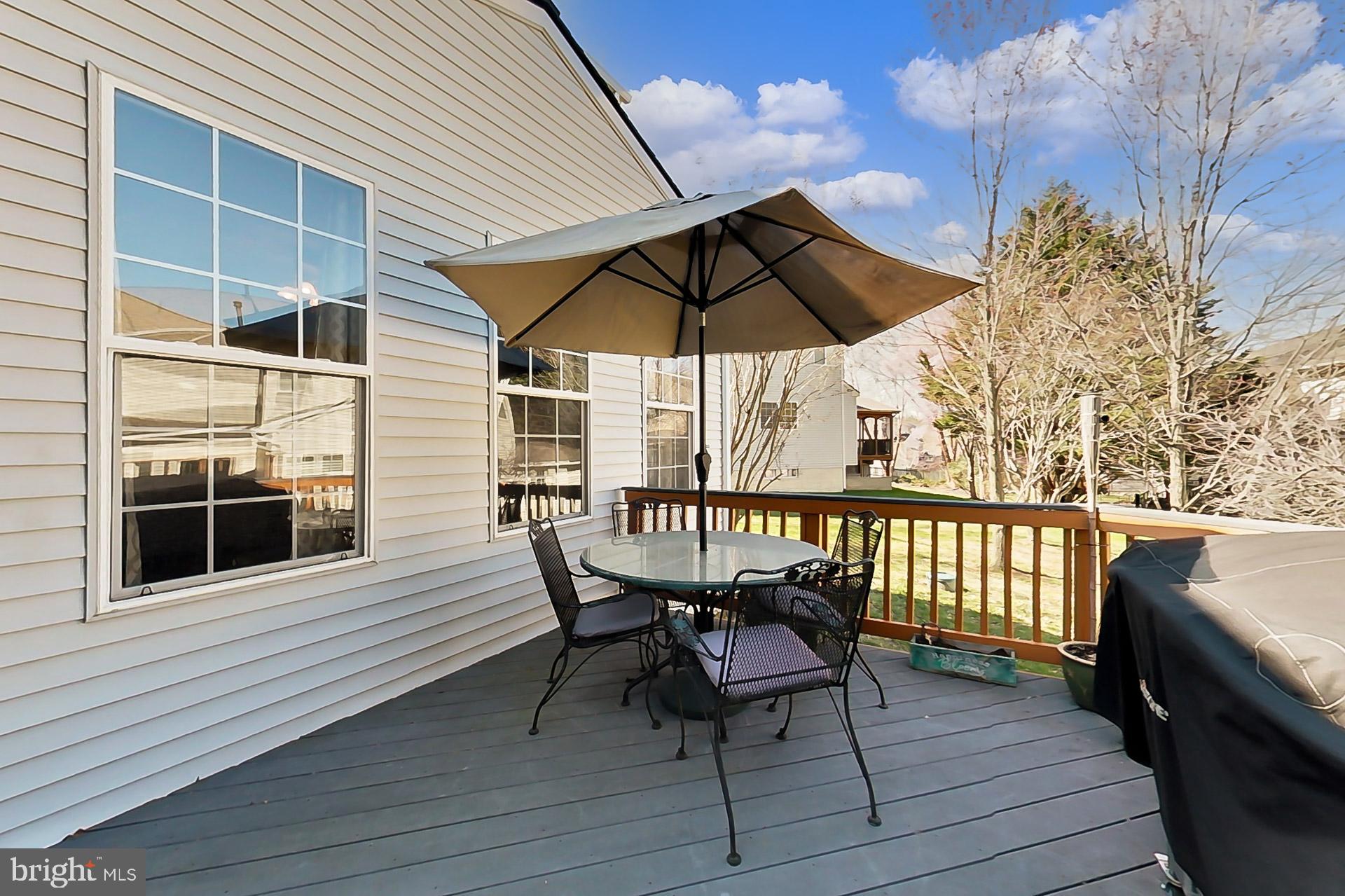 305 E Declaration Ct