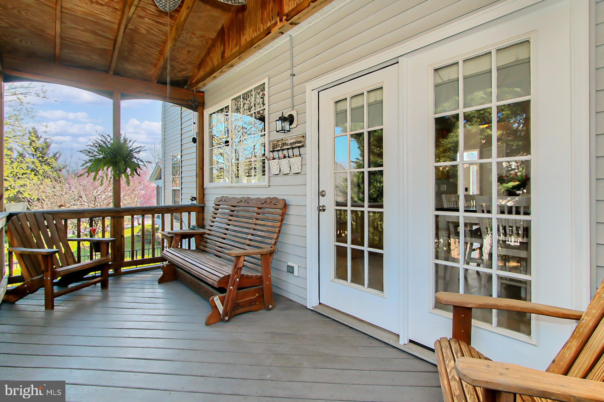305 E Declaration Ct