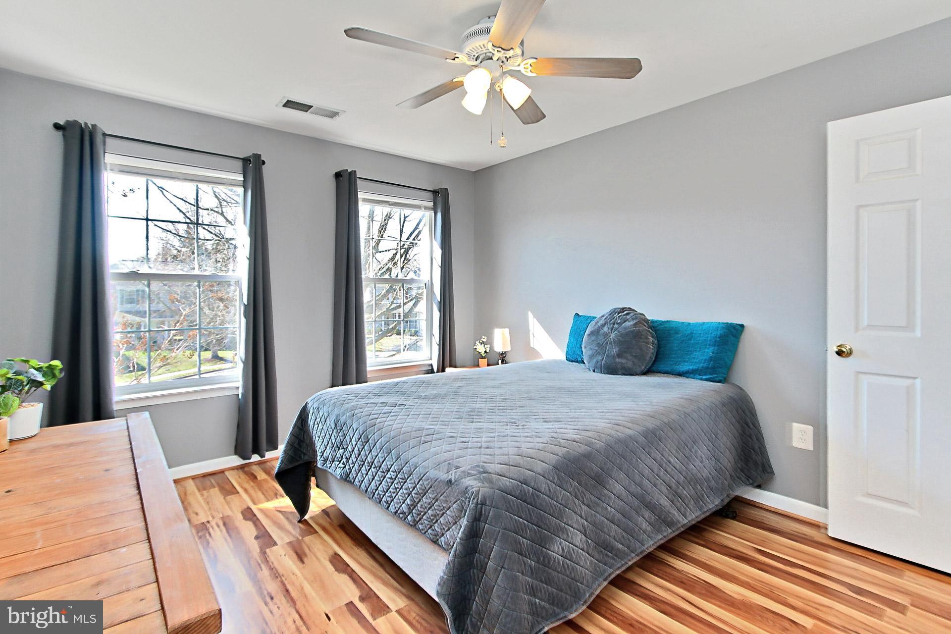 305 E Declaration Ct