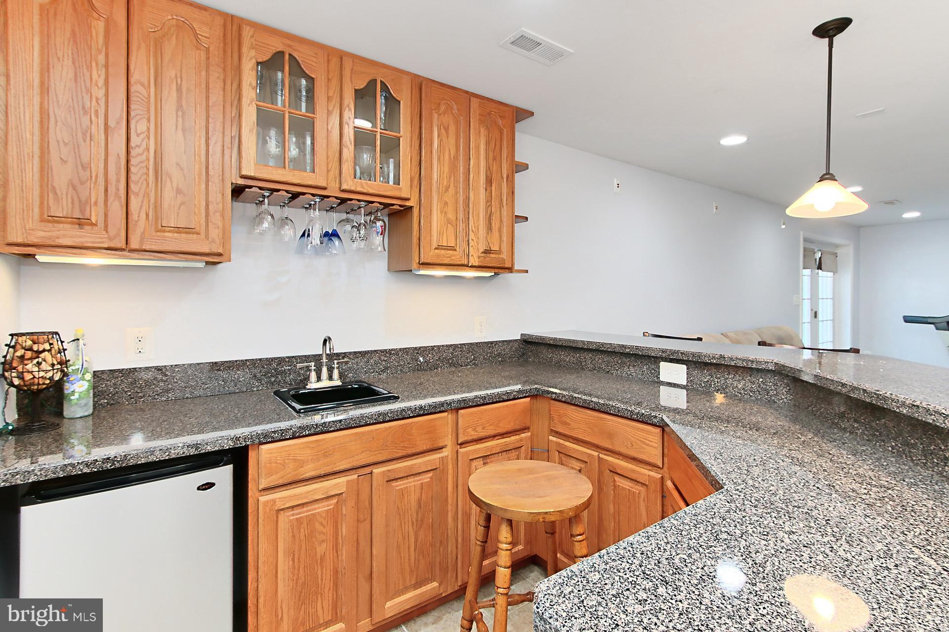305 E Declaration Ct