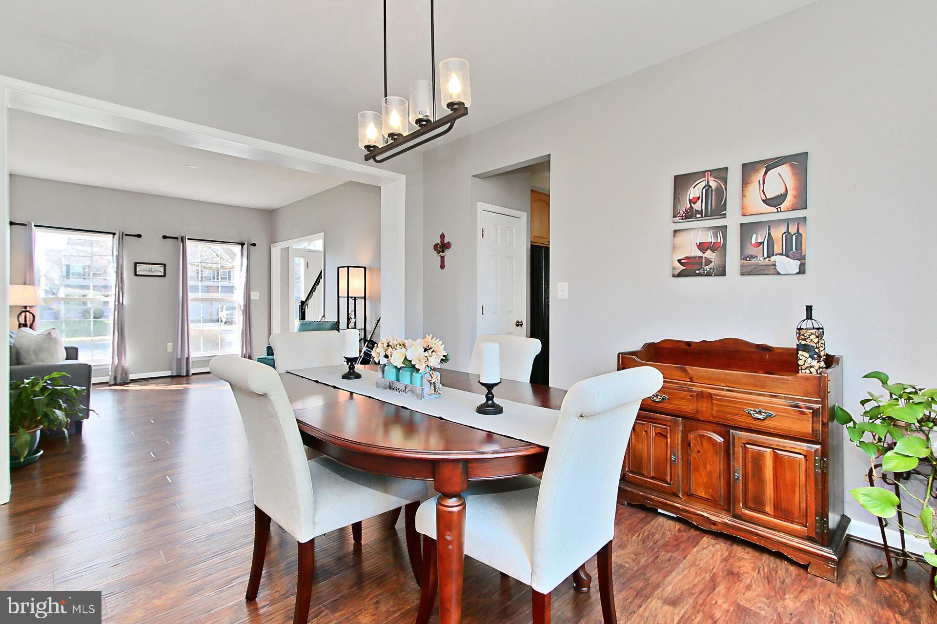 305 E Declaration Ct
