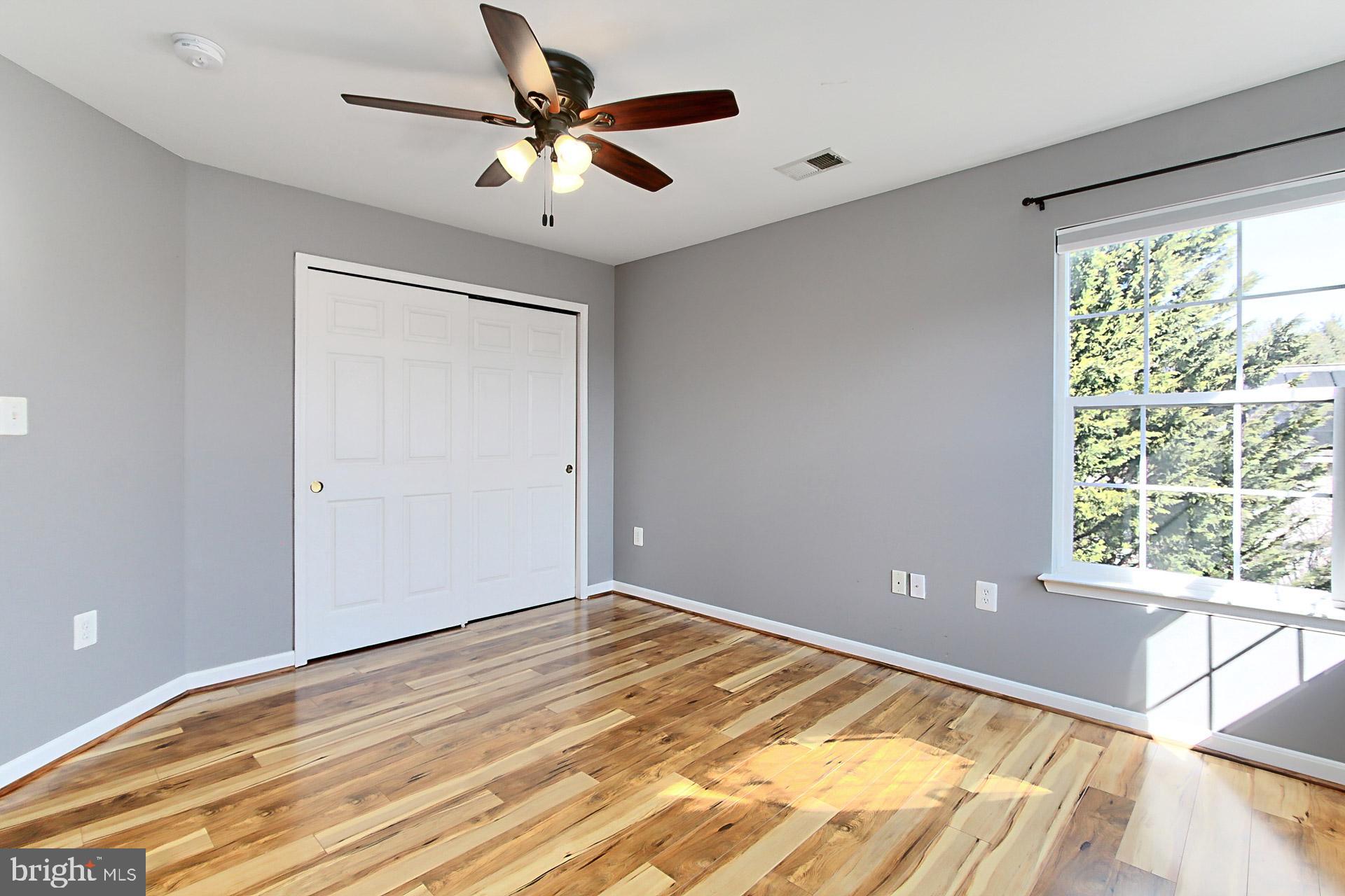 305 E Declaration Ct