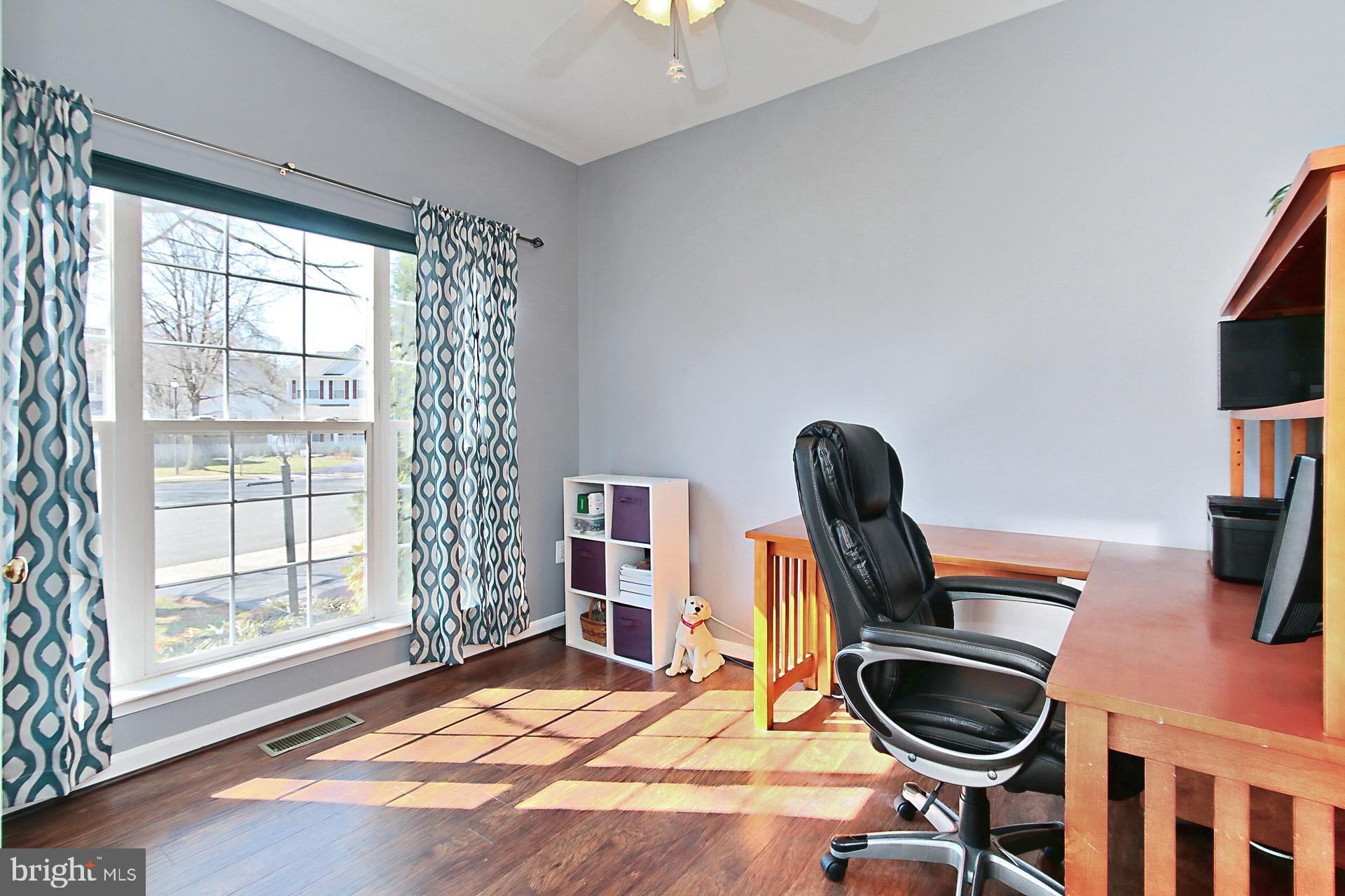 305 E Declaration Ct
