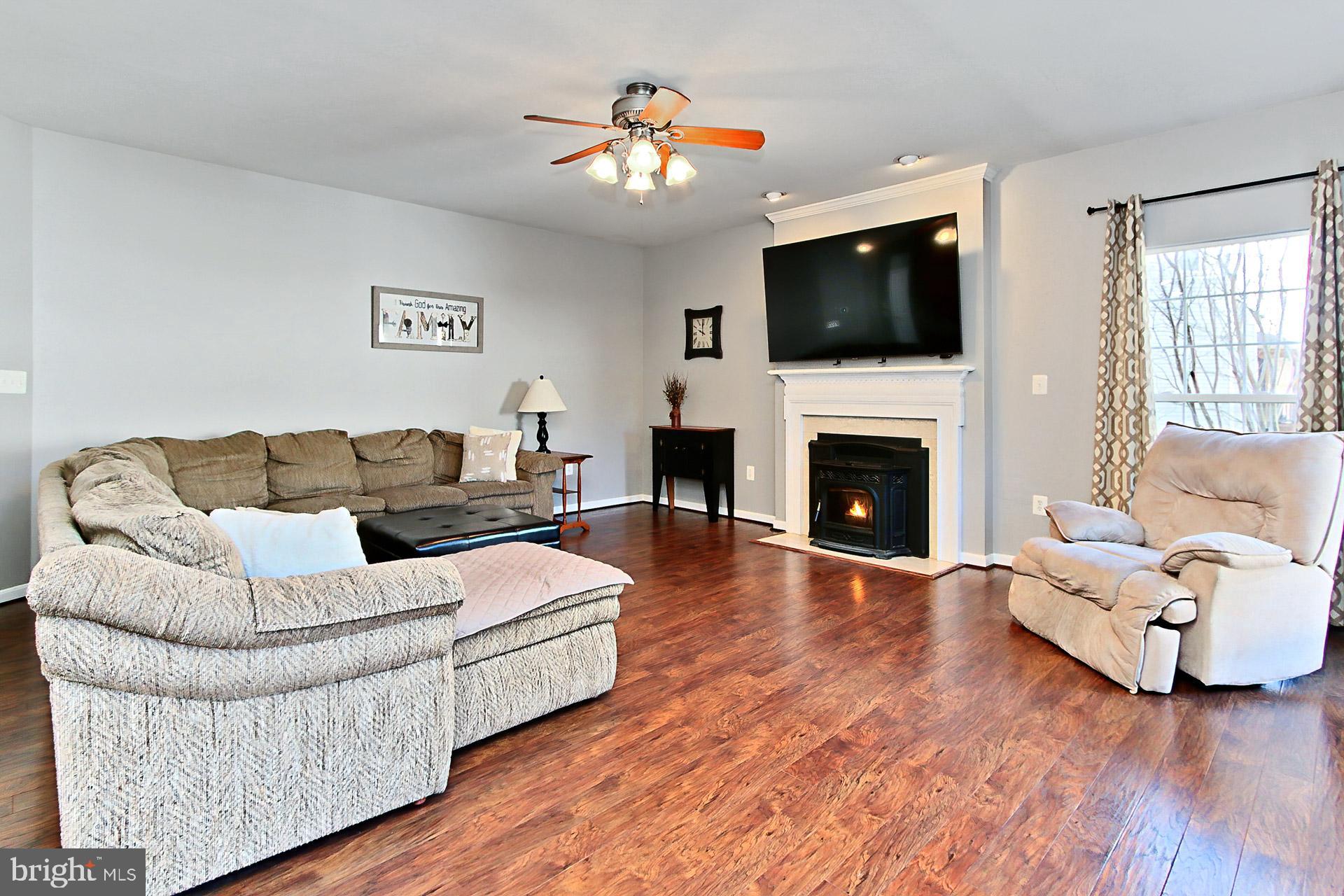 305 E Declaration Ct