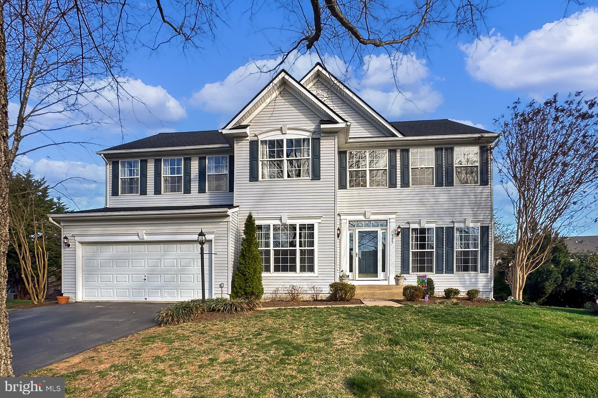 305 E Declaration Ct