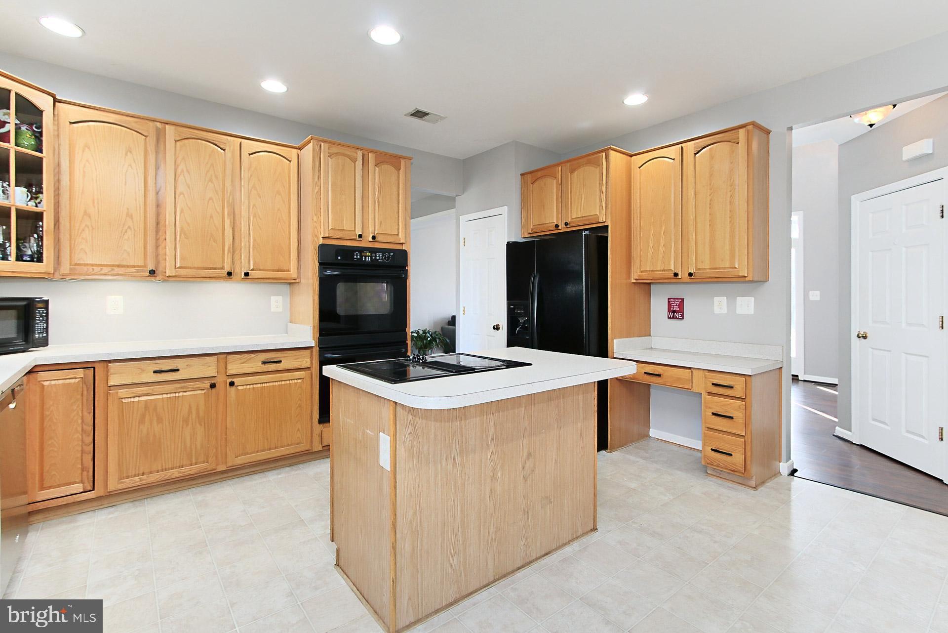 305 E Declaration Ct