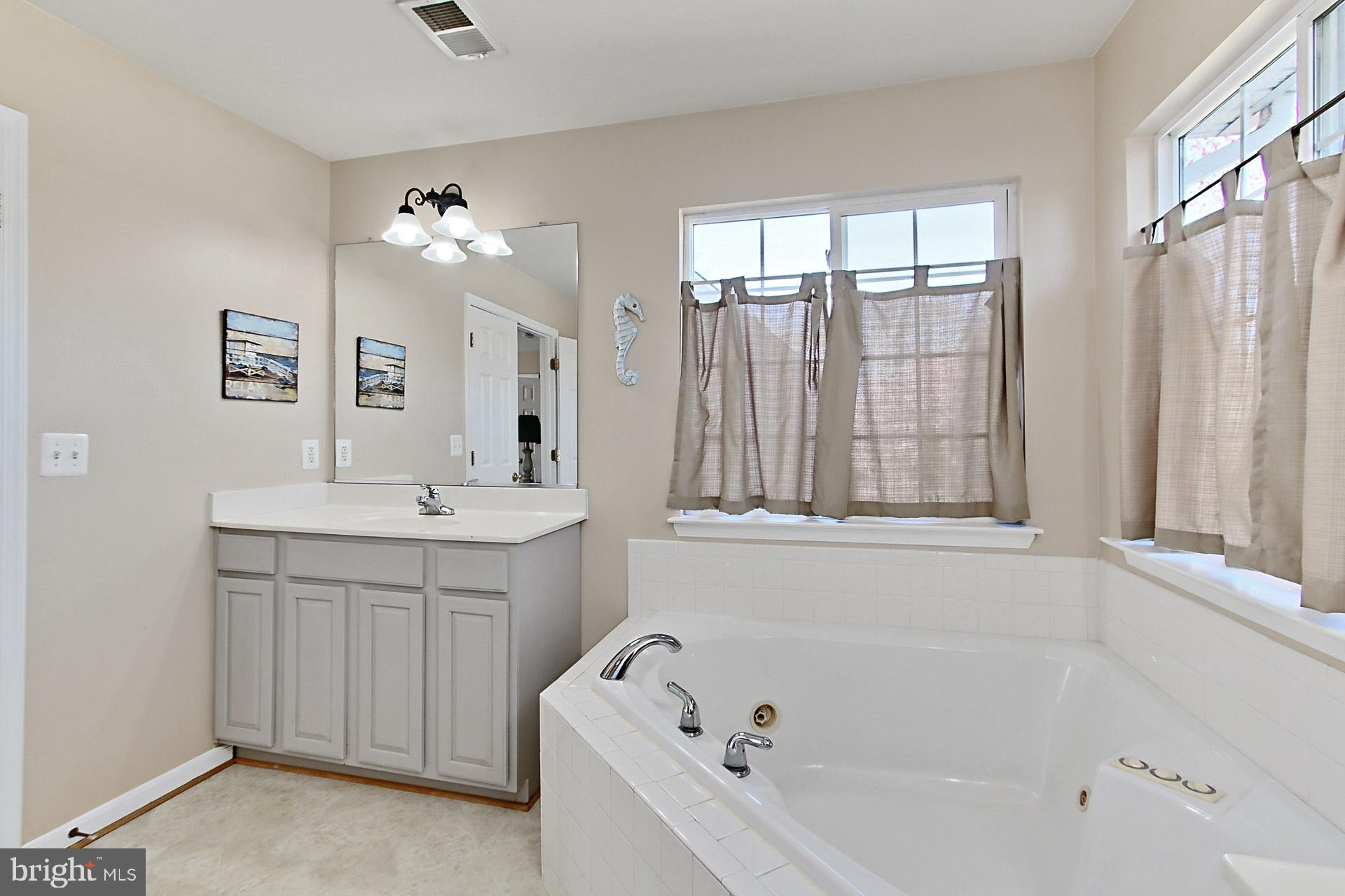 305 E Declaration Ct