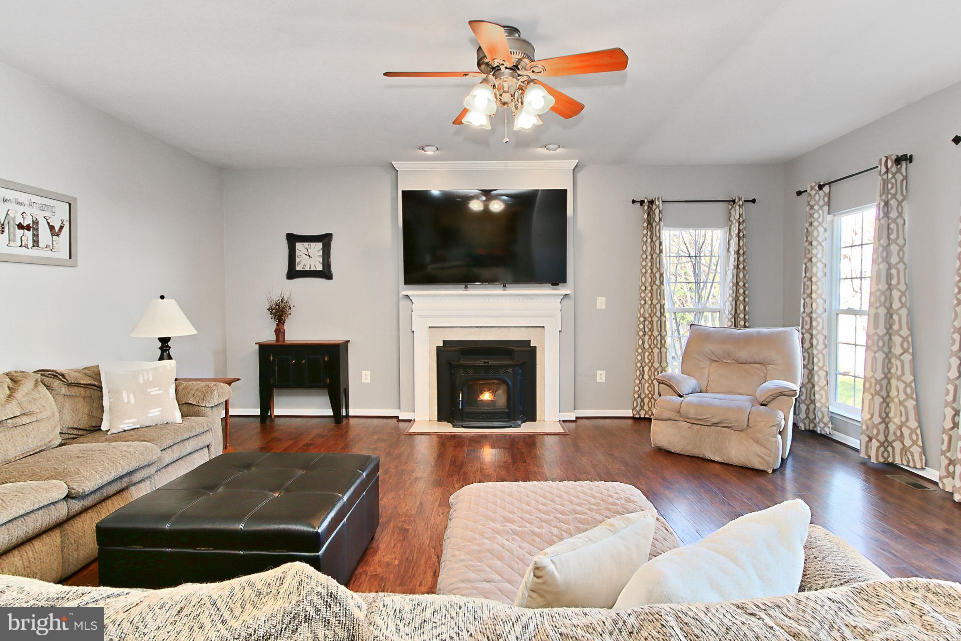 305 E Declaration Ct
