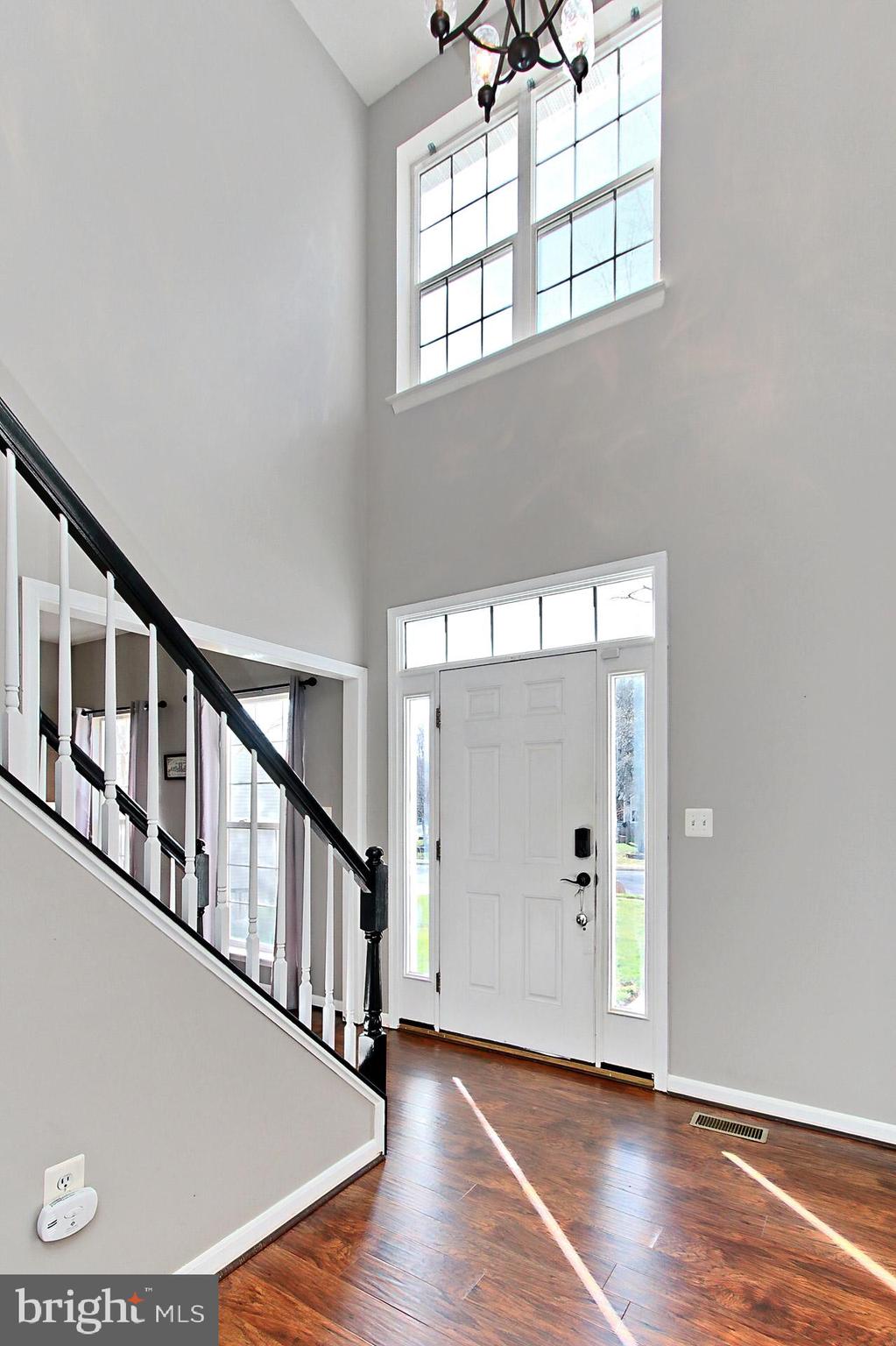 305 E Declaration Ct