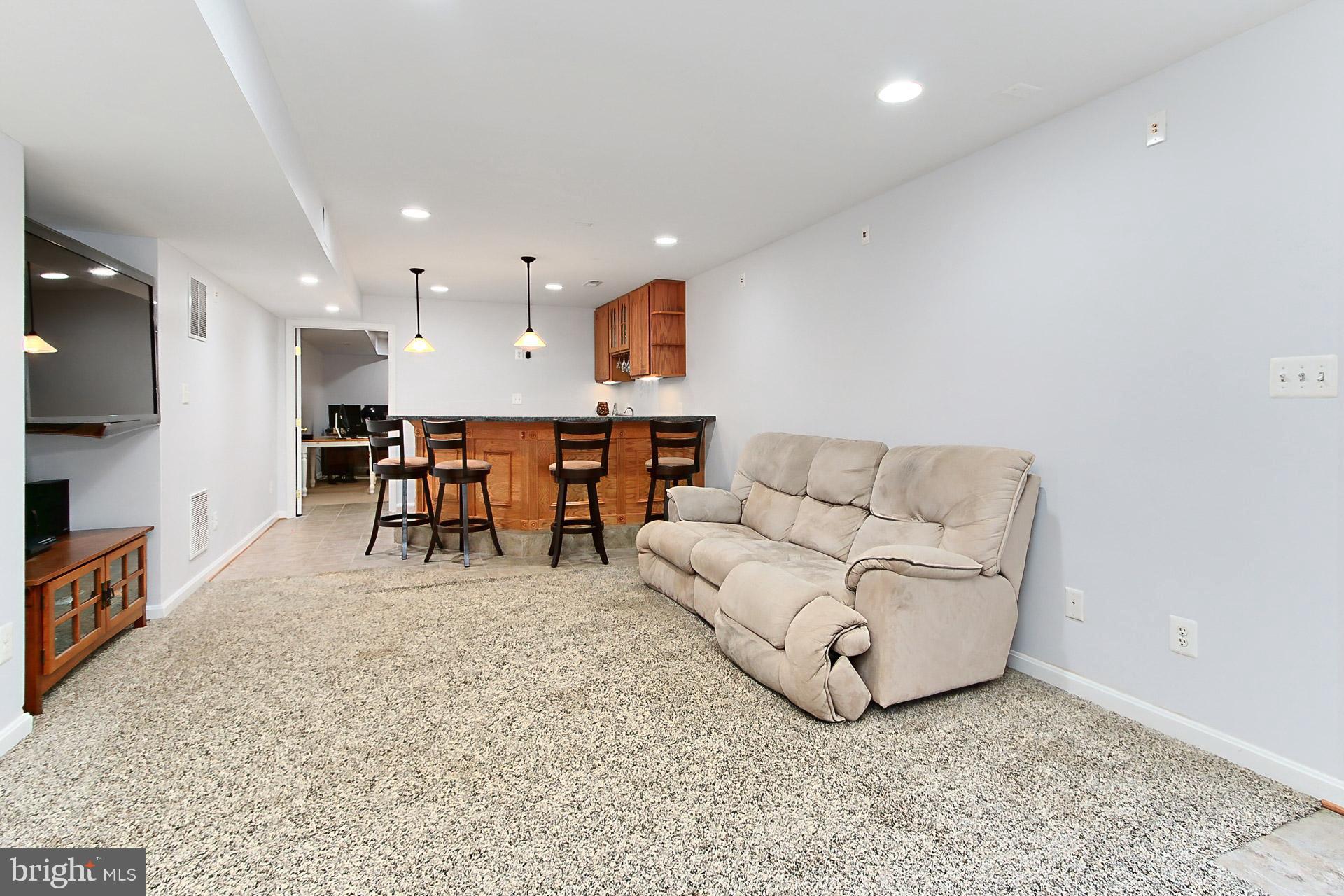 305 E Declaration Ct