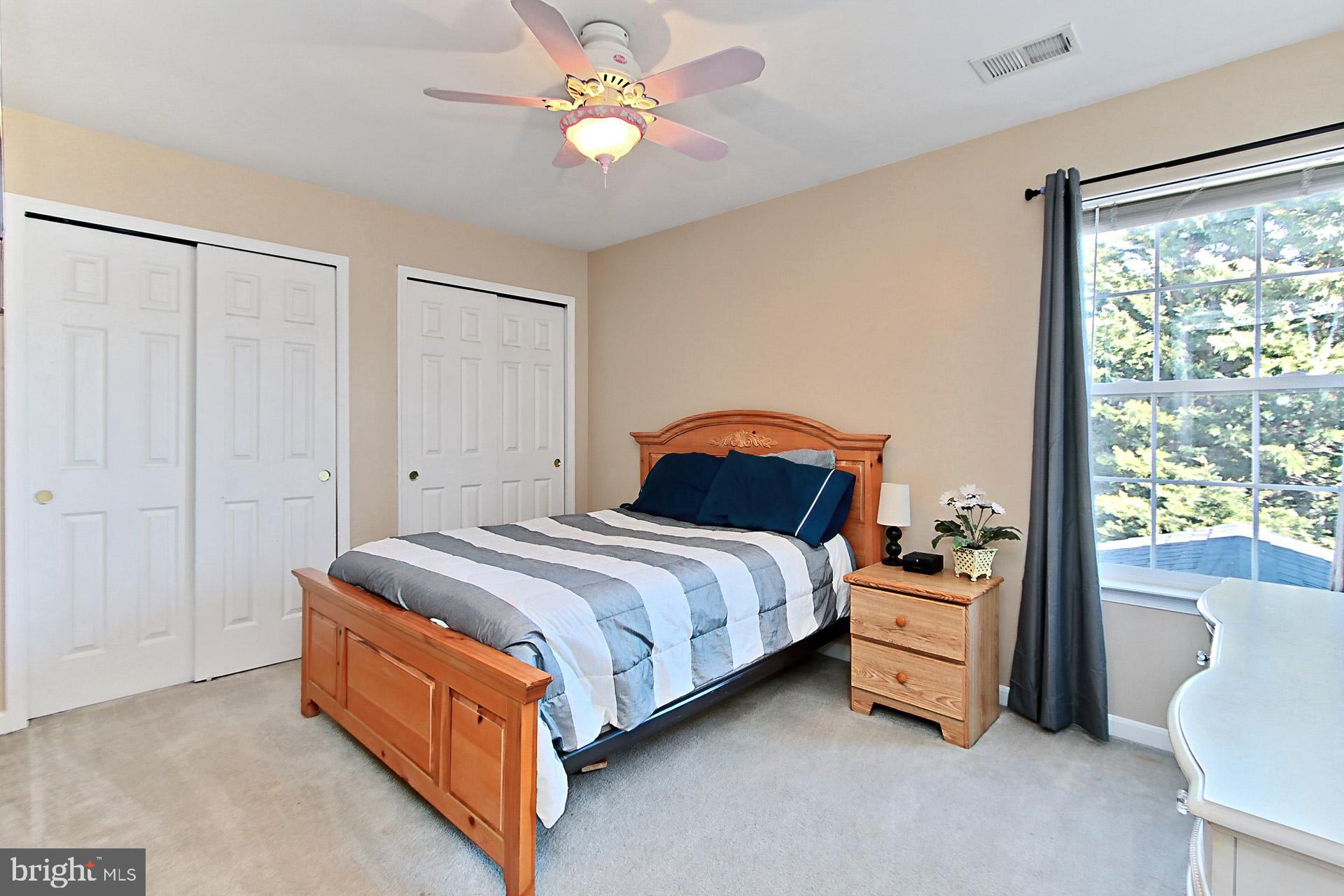 305 E Declaration Ct