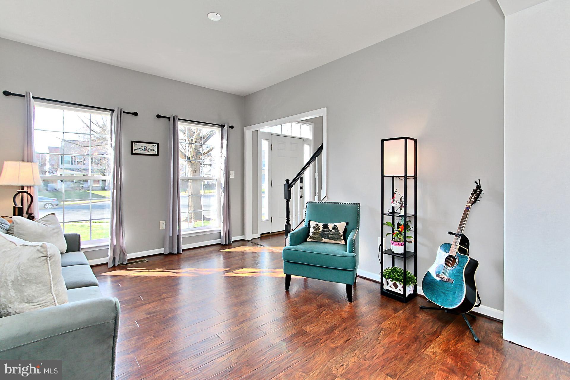 305 E Declaration Ct