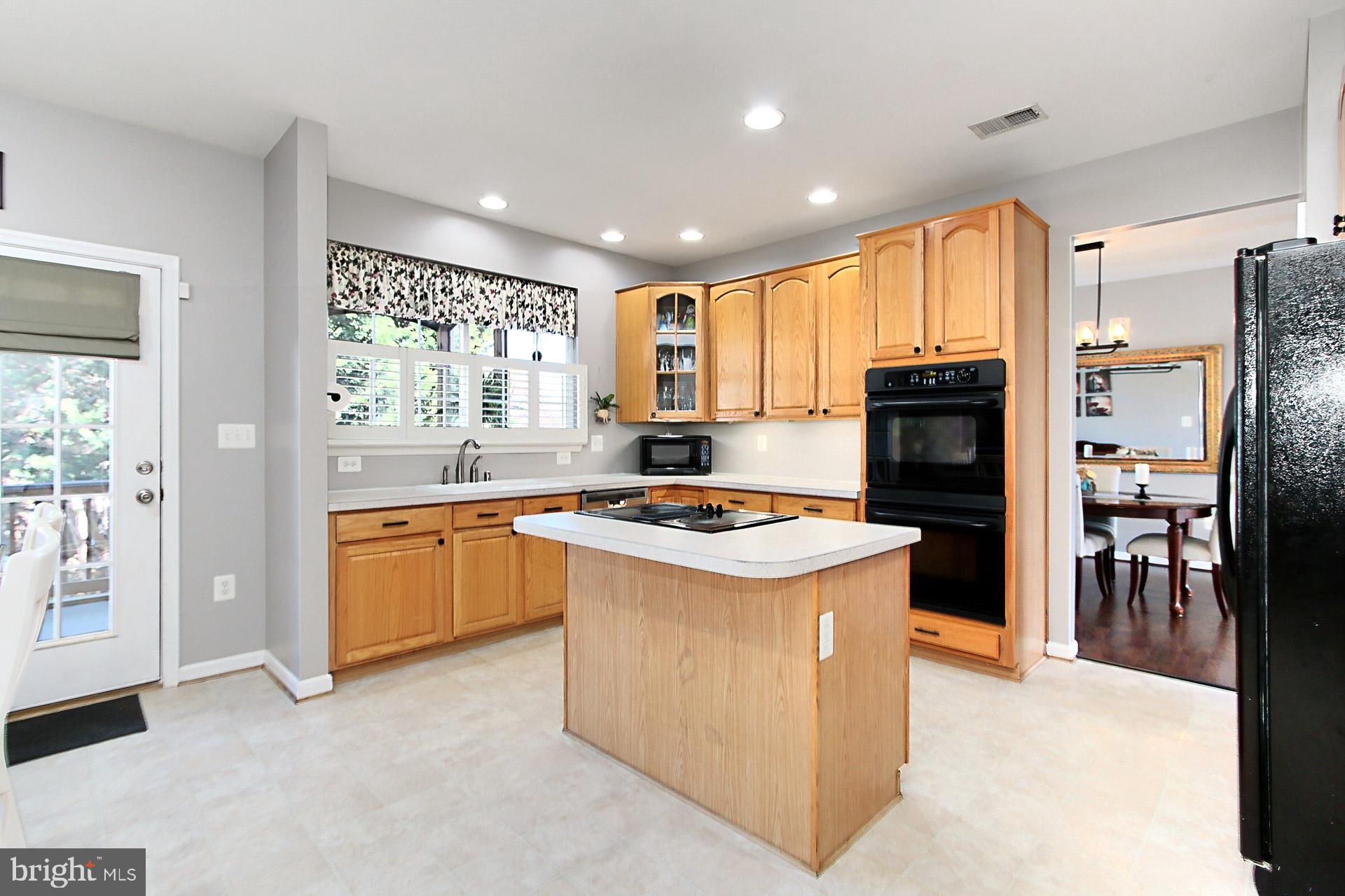 305 E Declaration Ct