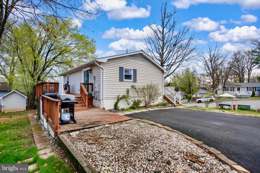 105 Salem Ct SE
