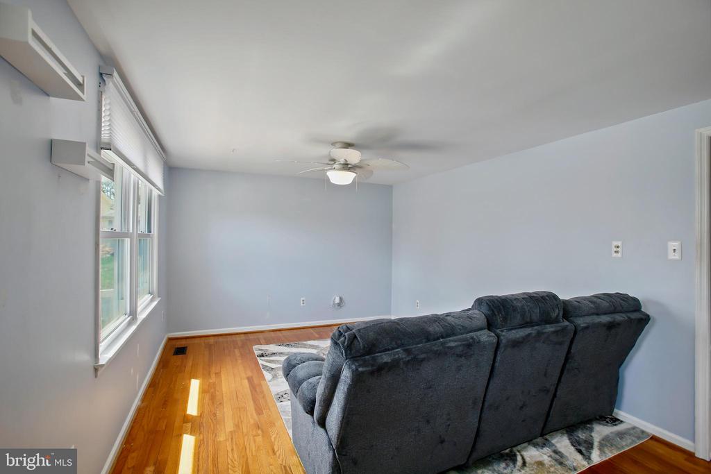 105 Salem Ct SE