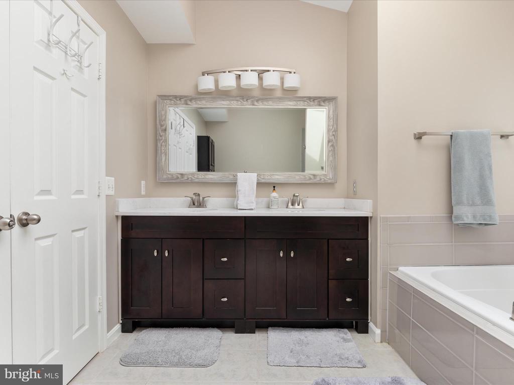 42833 Crowfoot Ct