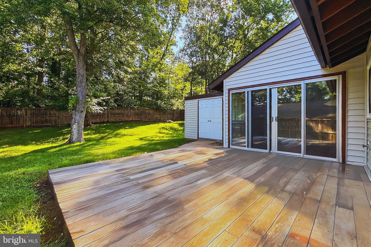 223 W Meadowland Ln