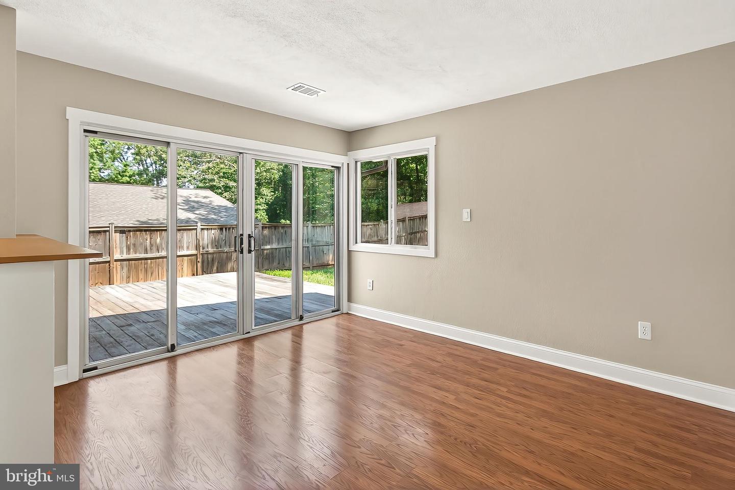 223 W Meadowland Ln