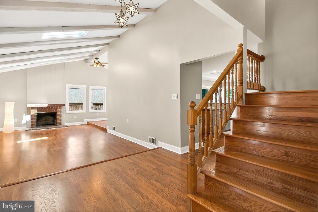223 W Meadowland Ln