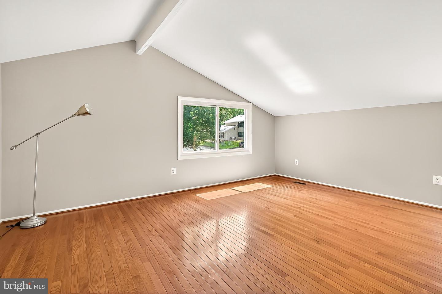 223 W Meadowland Ln