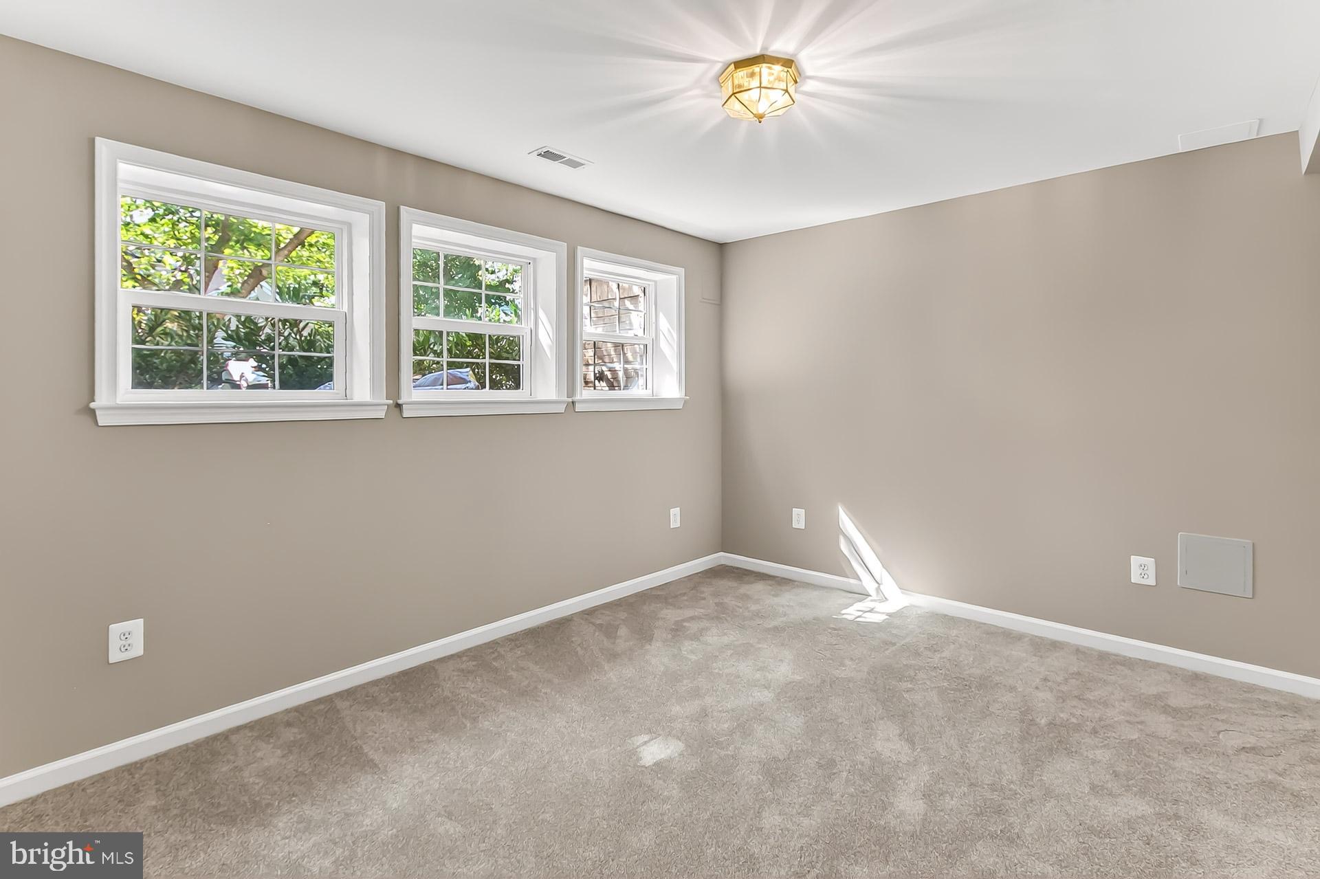 816 SANTMYER DRIVE SE