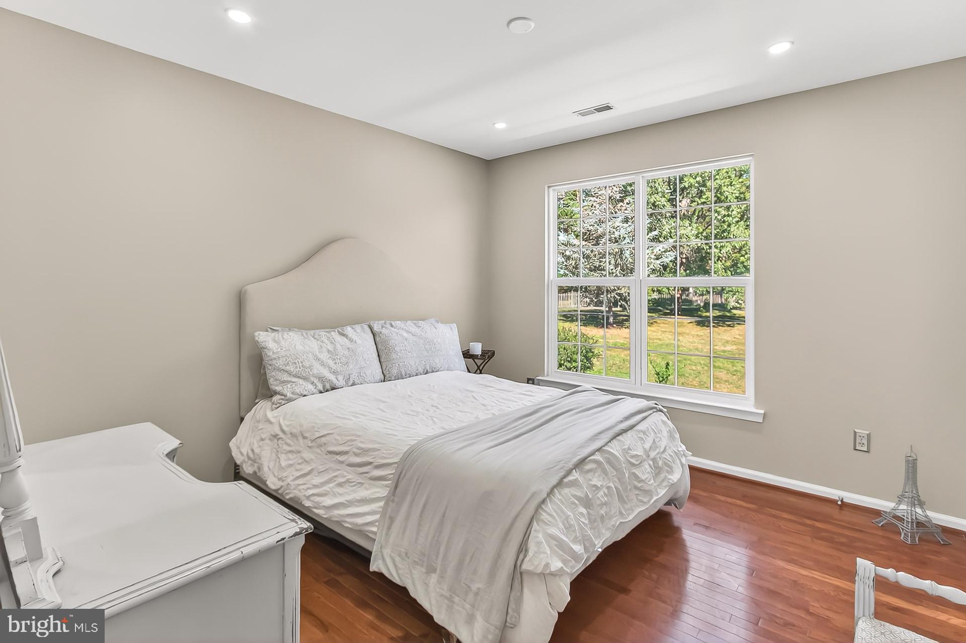 816 SANTMYER DRIVE SE