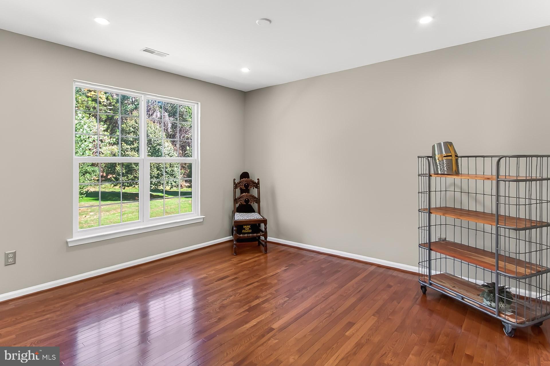 816 SANTMYER DRIVE SE