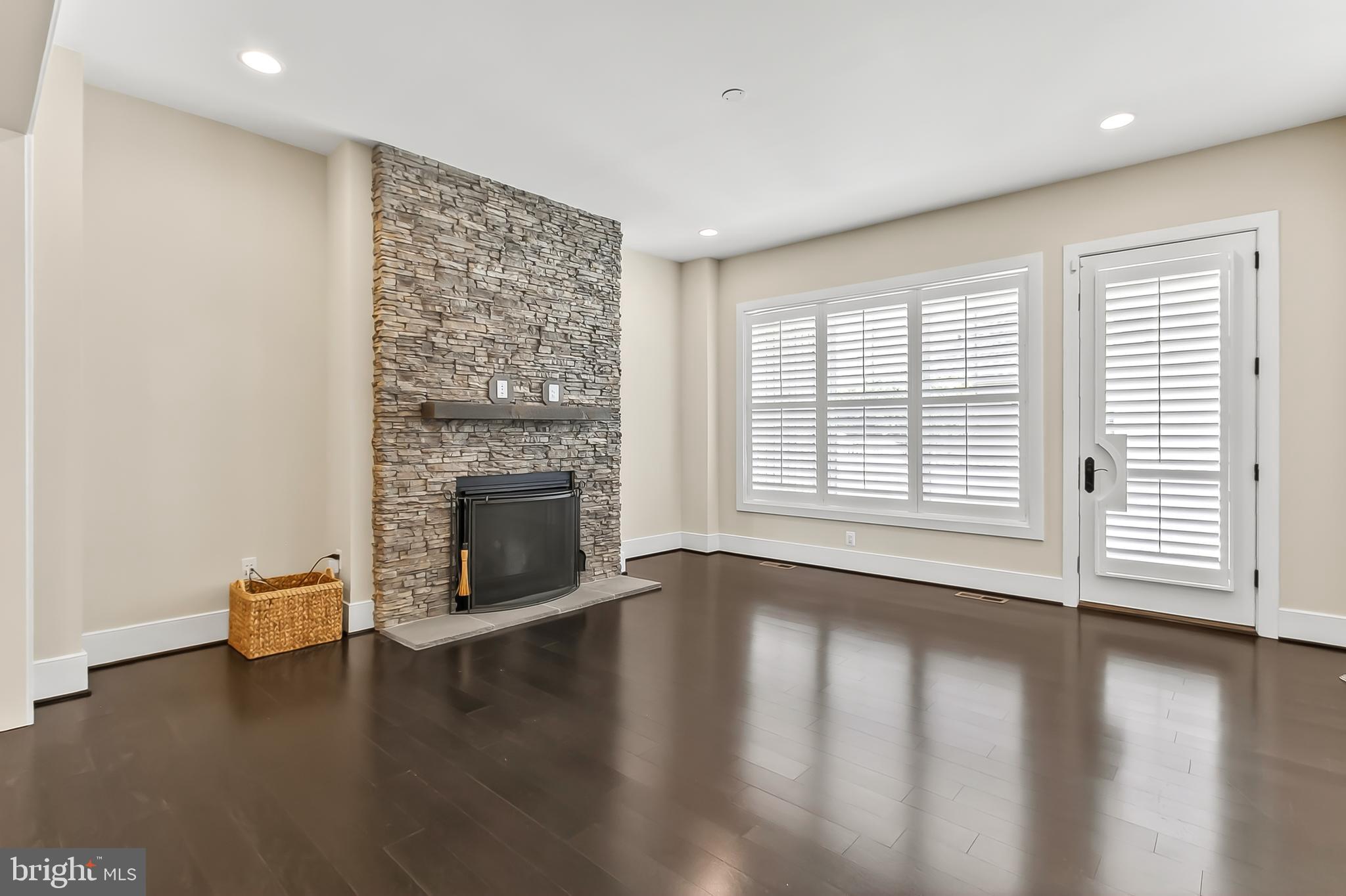 42821 BEAVER CROSSING SQUARE