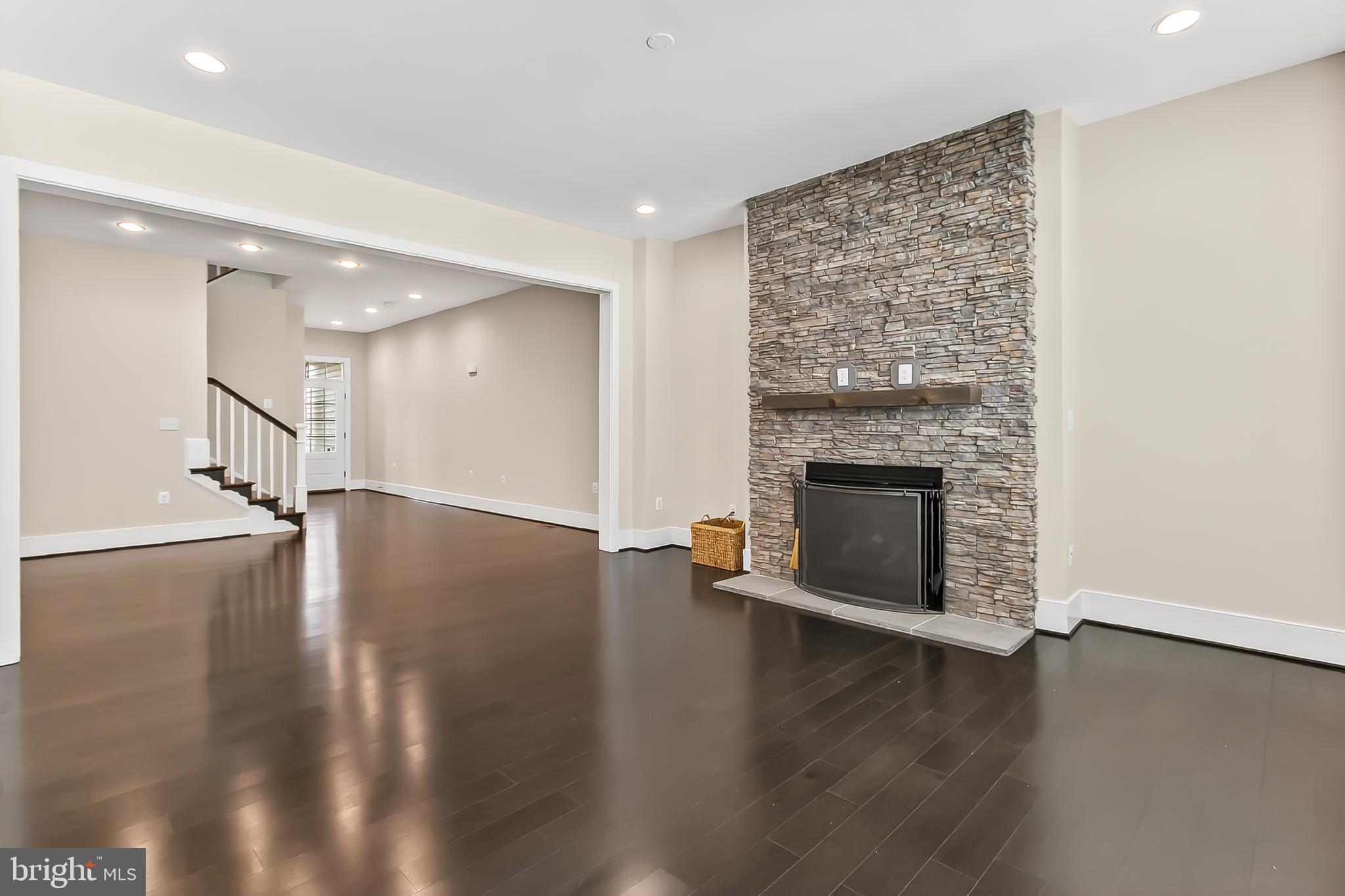 42821 BEAVER CROSSING SQUARE
