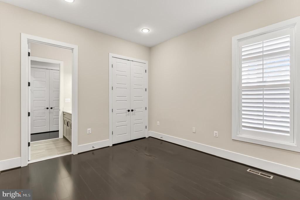 42821 BEAVER CROSSING SQUARE