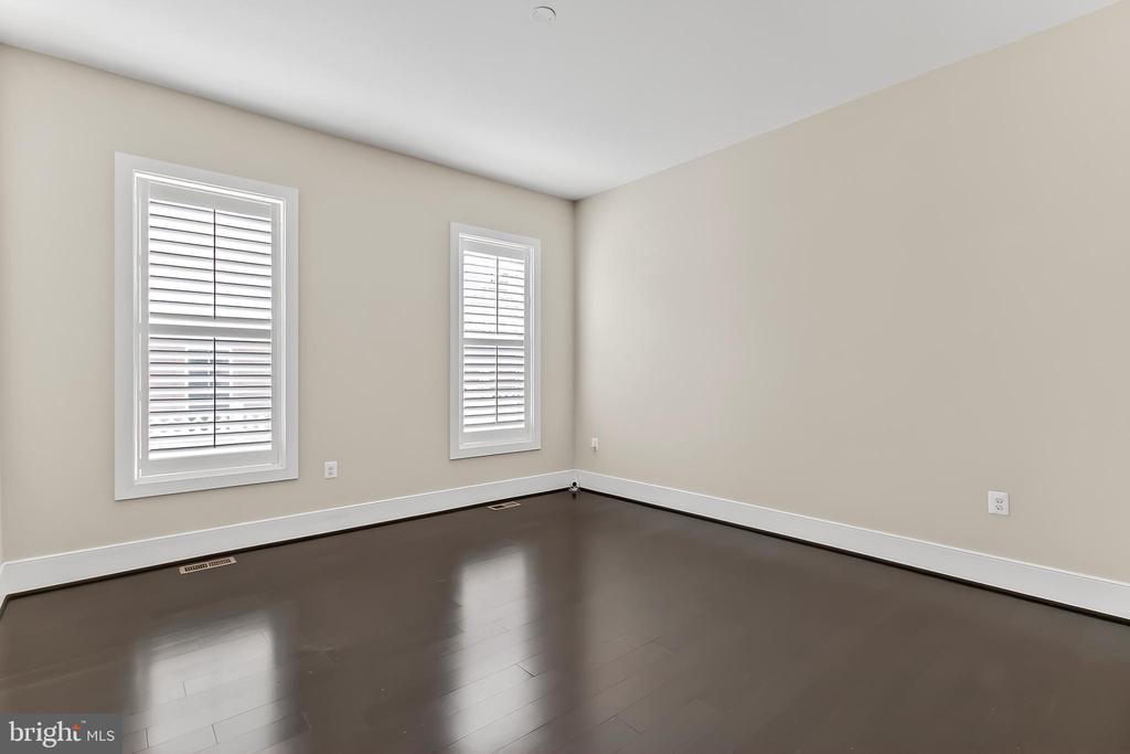 42821 BEAVER CROSSING SQUARE