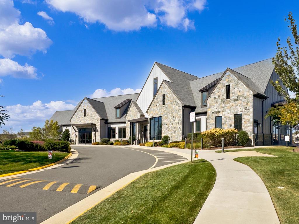 42821 BEAVER CROSSING SQUARE