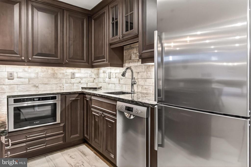 22103 VANTAGE POINTE PLACE