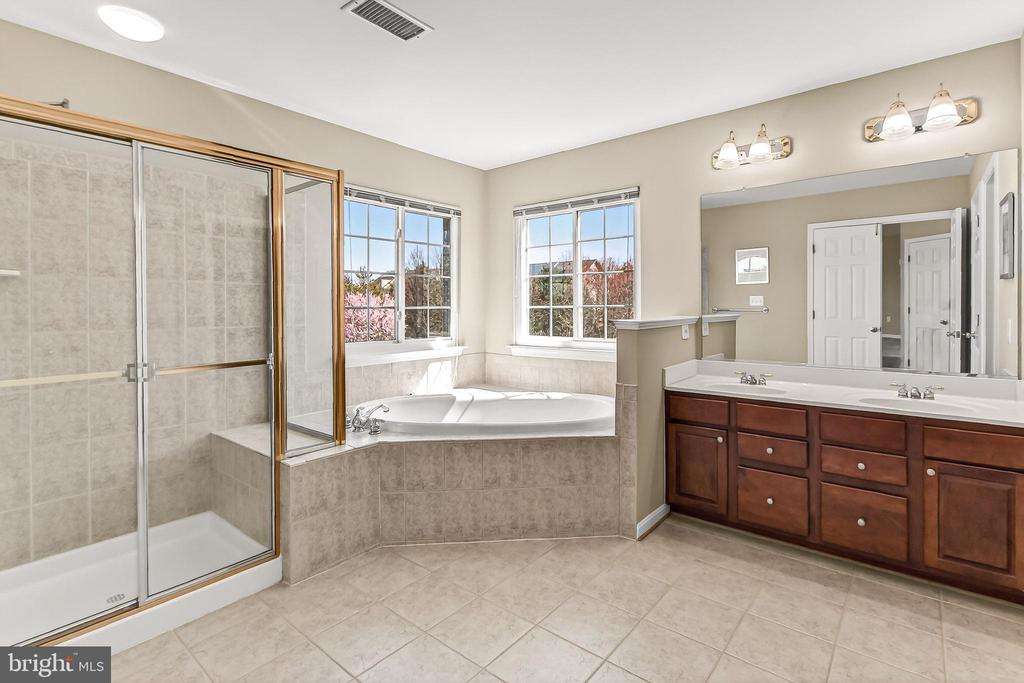 22103 VANTAGE POINTE PLACE