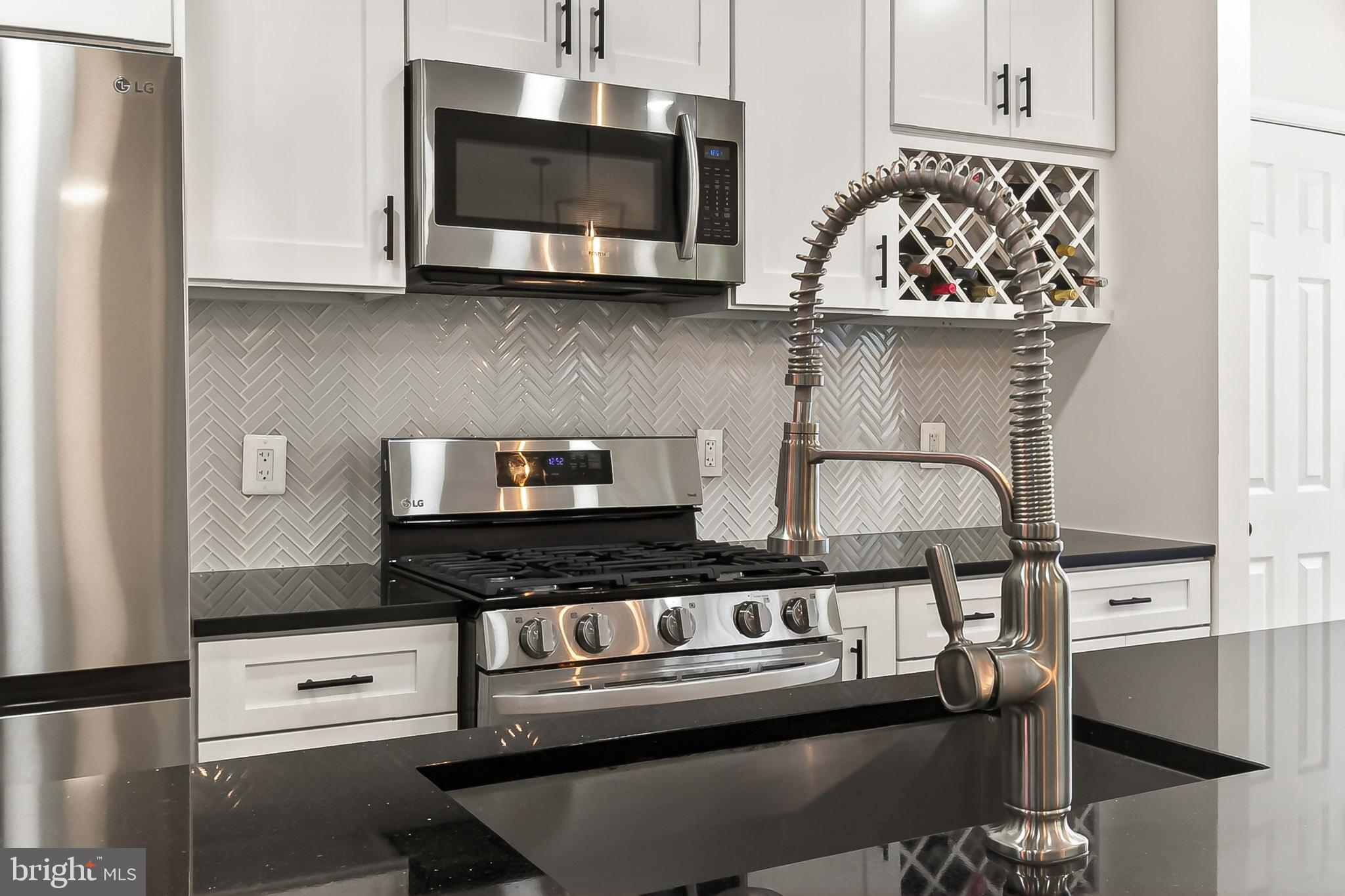 44039 KINGS ARMS SQUARE