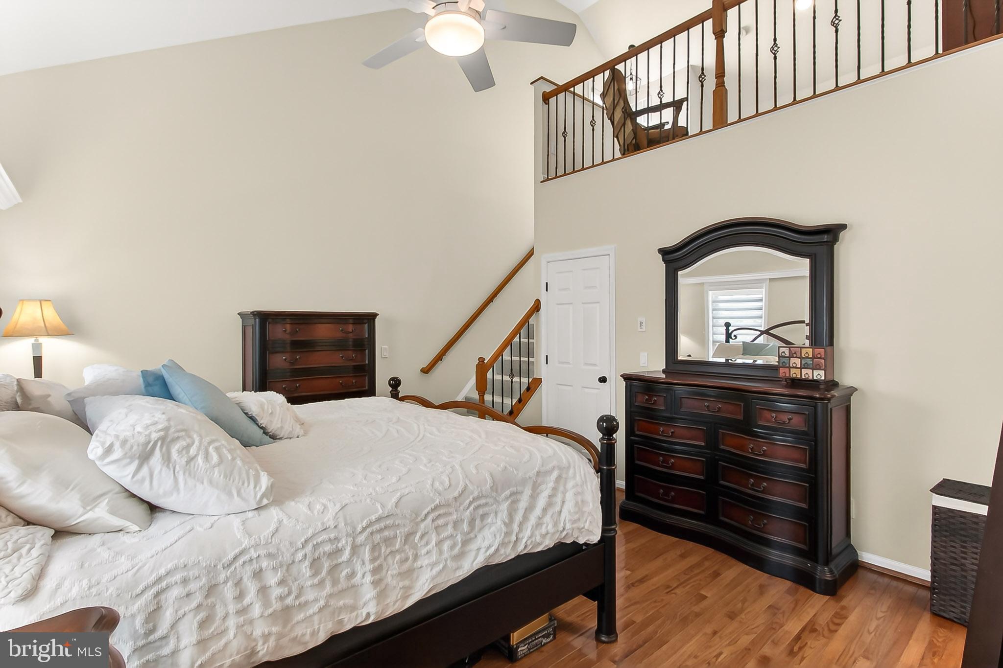 44039 KINGS ARMS SQUARE