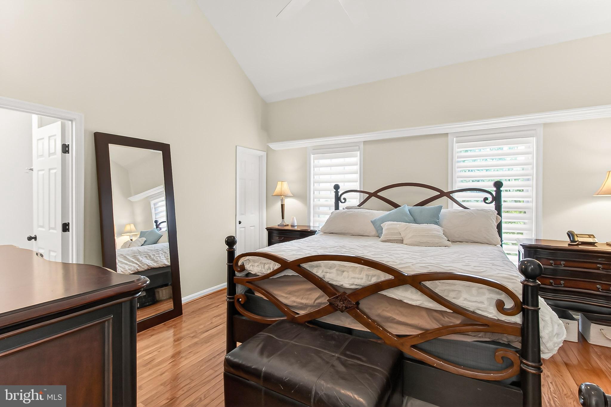 44039 KINGS ARMS SQUARE