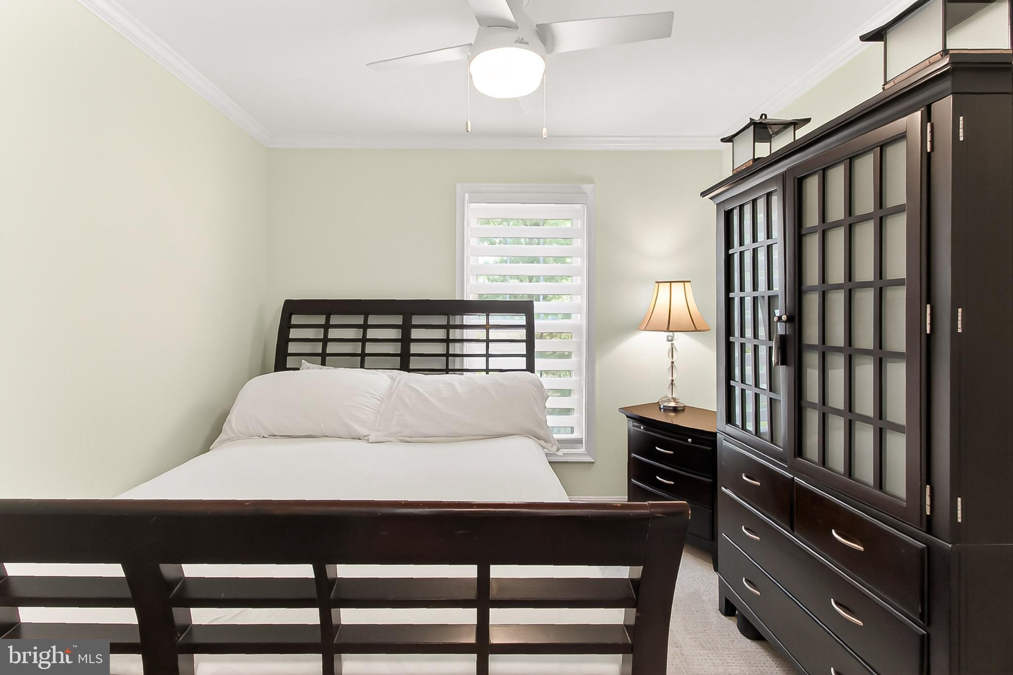 44039 KINGS ARMS SQUARE