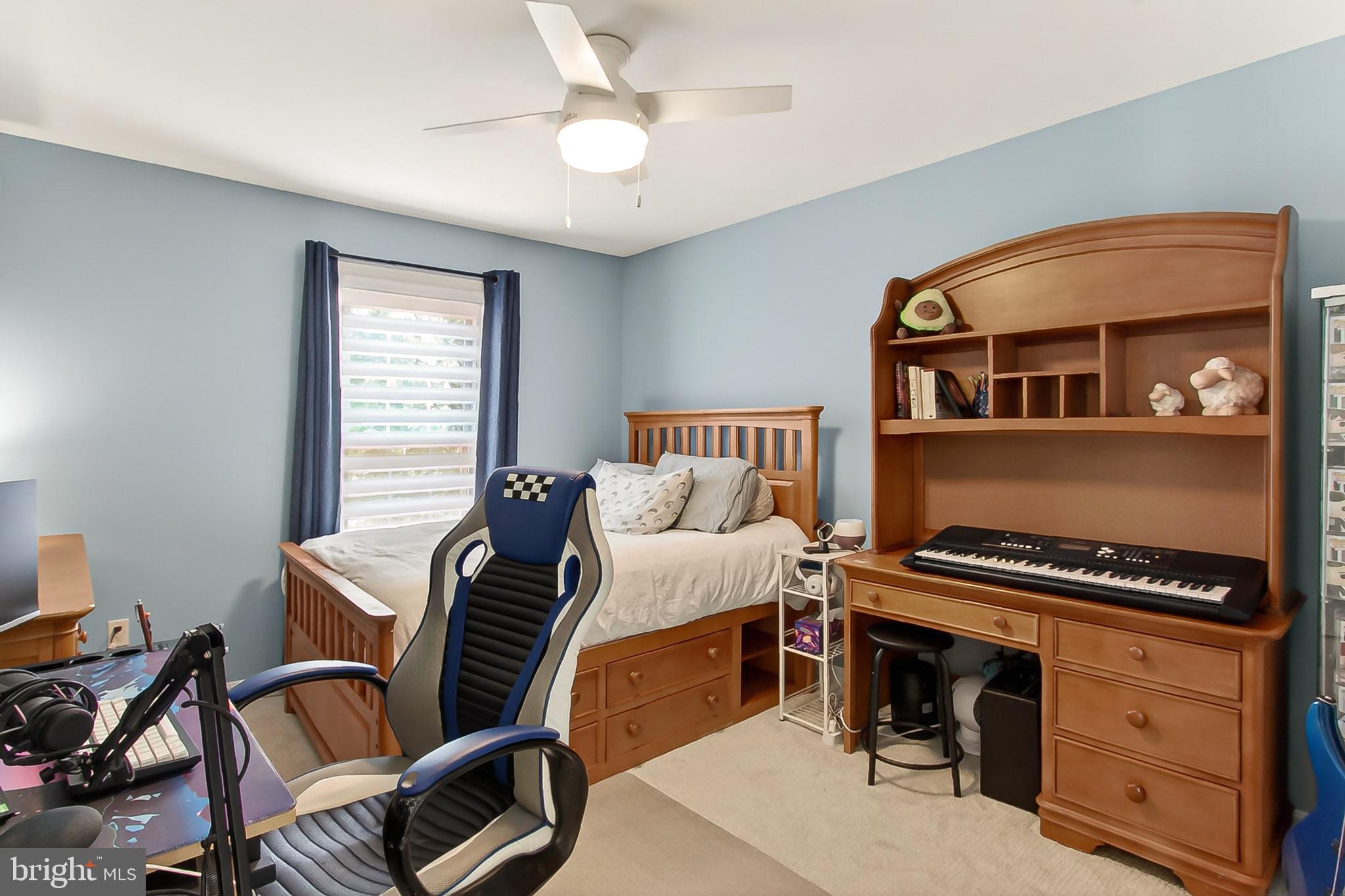 44039 KINGS ARMS SQUARE