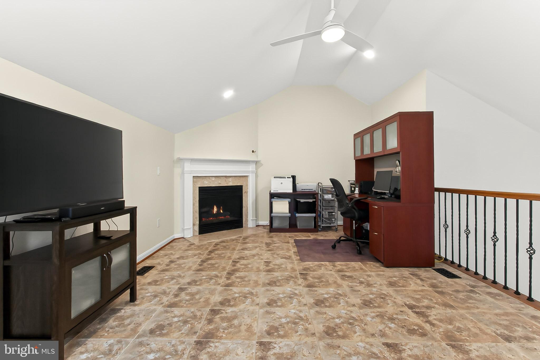 44039 KINGS ARMS SQUARE