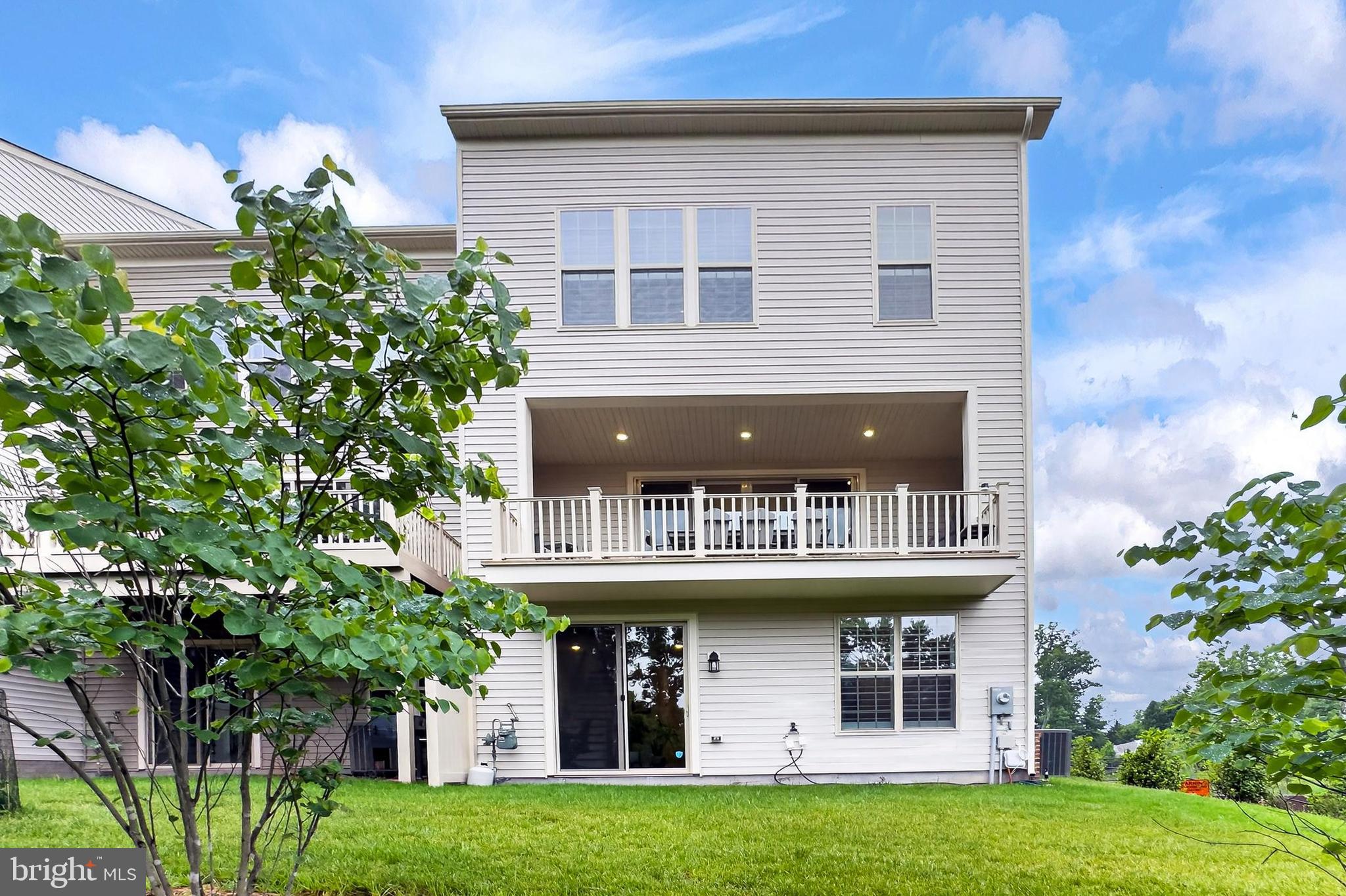1700 MOCKING JAY TERRACE NE